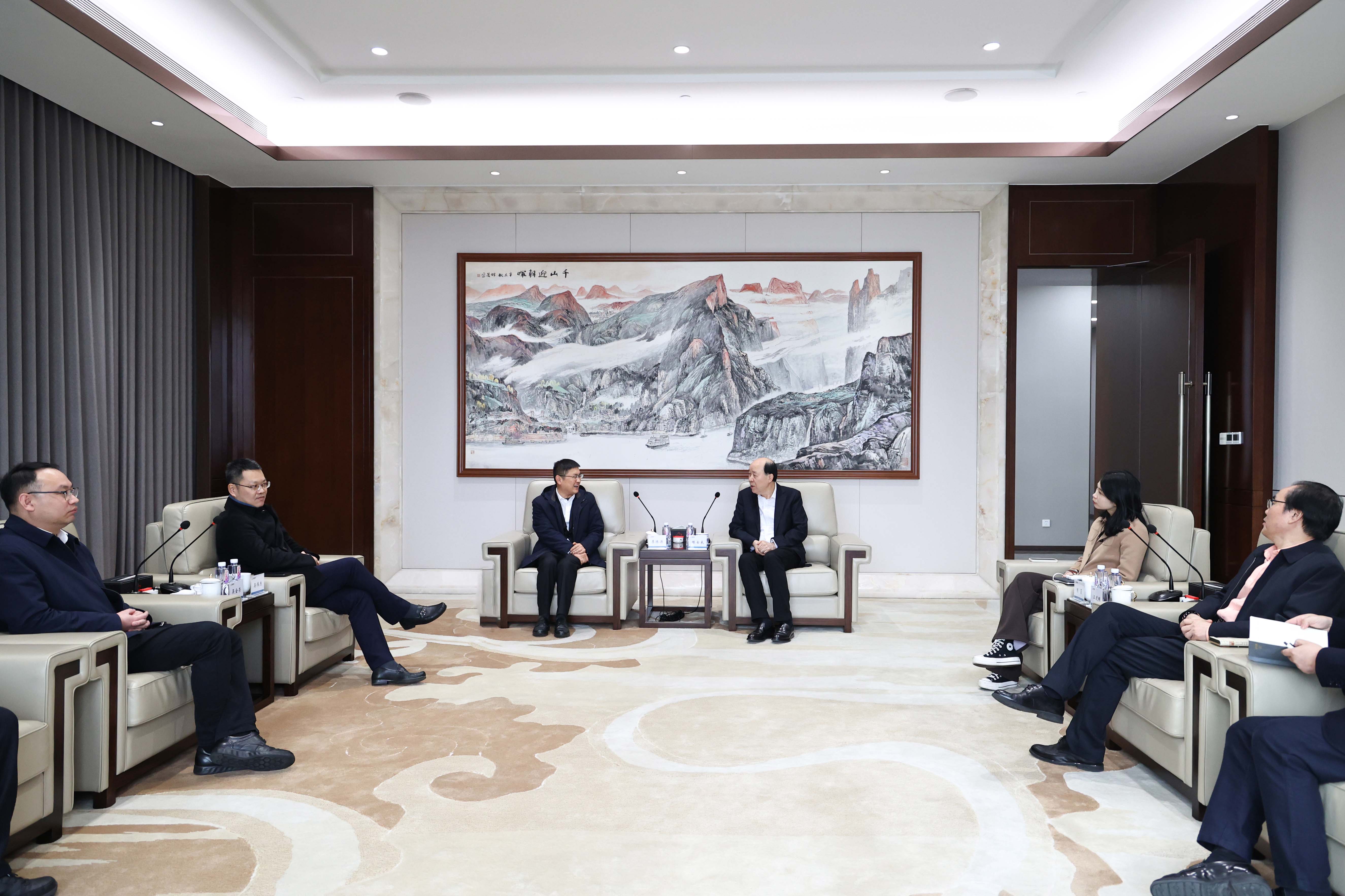 黄冈港区党工委书记李陈源莅临NG集团调研-网站新闻