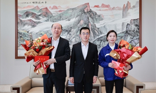 致敬劳动者丨桐乡市委书记于会游“五一”前走访慰问NG集团劳模！