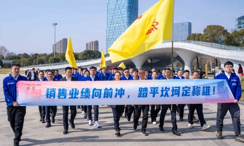 新春新景启新程丨蛇年开工第一跑，冲！